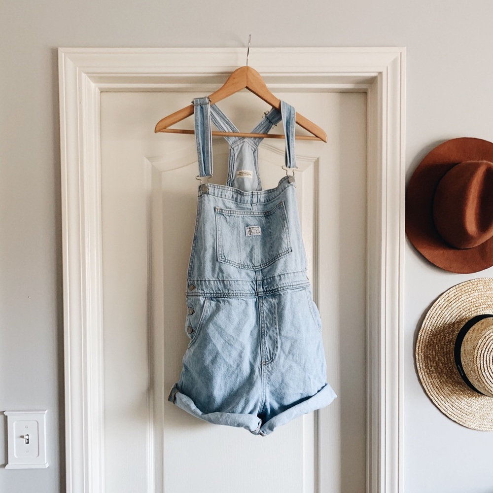 Levi’s short overalls